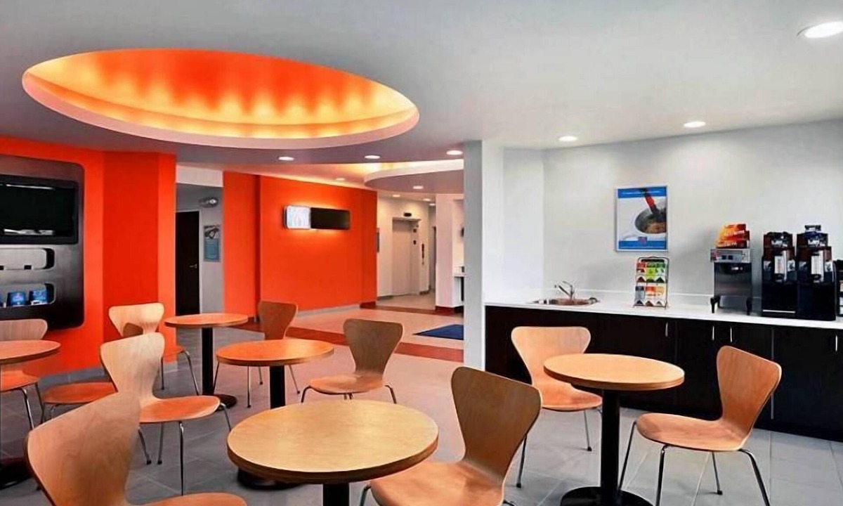 Swift Current Hotel | Motel 6 Swift Current, SK