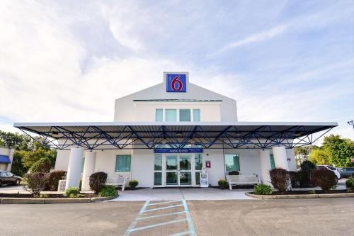 Tewksbury Hotel | Motel 6-Tewksbury, MA - Boston