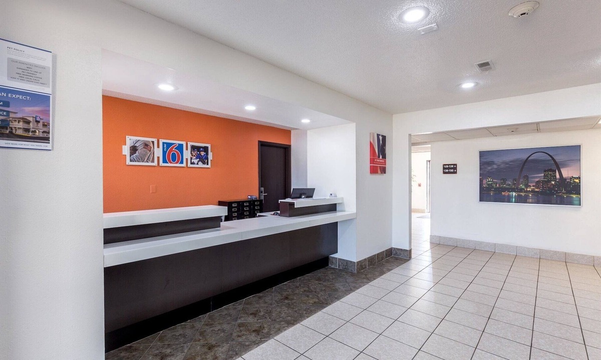 Troy Hotel | Motel 6 Troy, IL