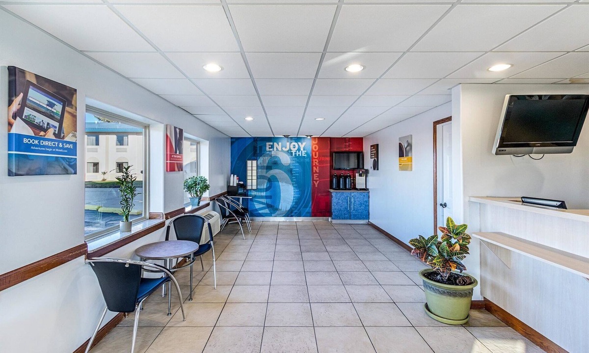 Urbana Hotel | Motel 6 Urbana, IL