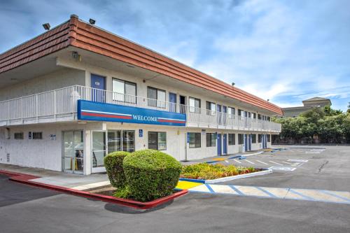 Nut Tree Hotel | Motel 6-Vacaville, CA