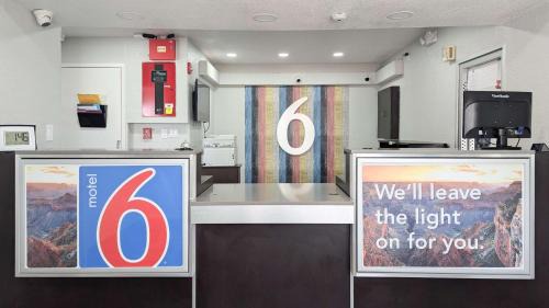 Victoria Hotel | Motel 6-Victoria, TX