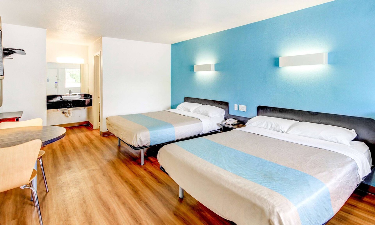Lacy-Lakeview Hotel | Motel 6 Waco, TX - Lacy Lakeview