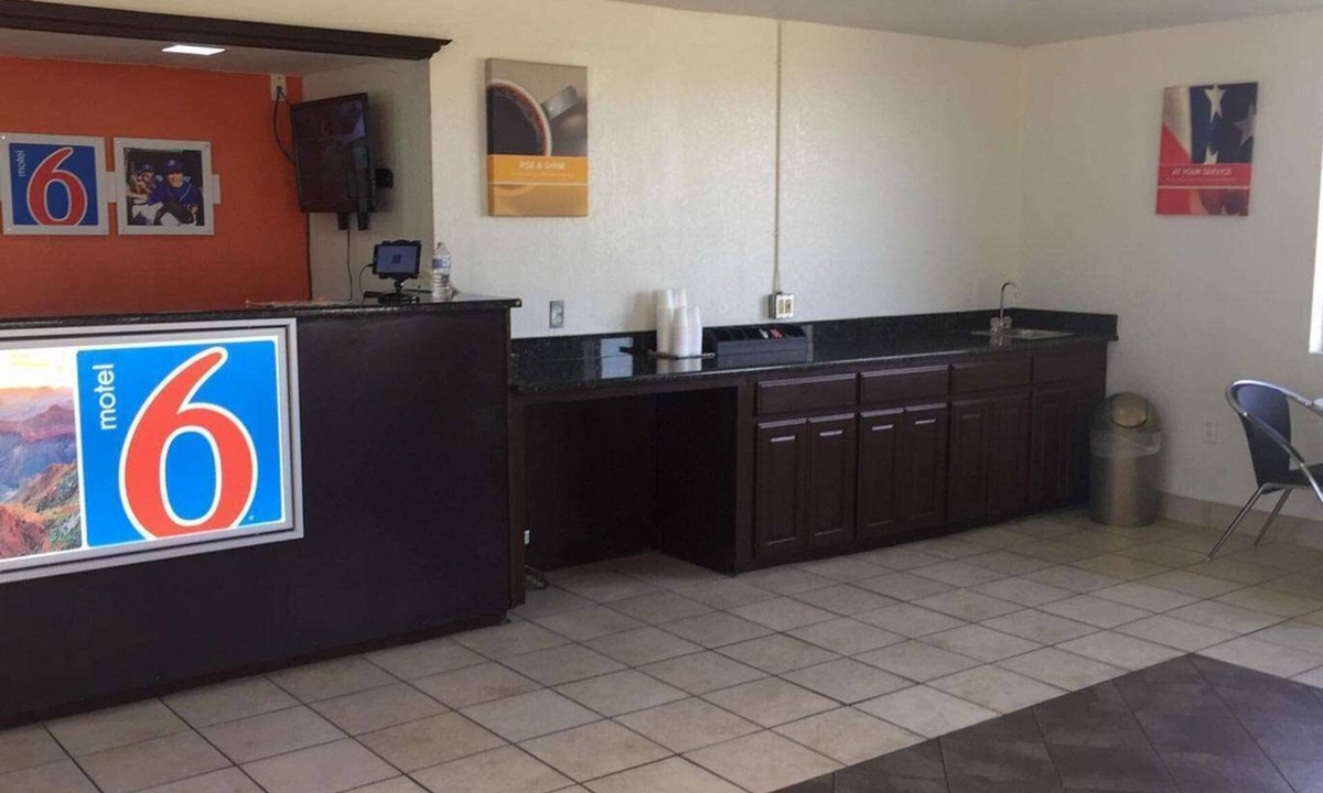 Waco Hotel | Motel 6 Waco, TX