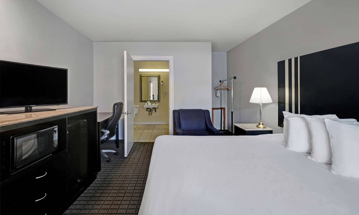 Washington Hotel | Motel 6 Washington, PA
