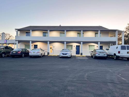 Grenloch Hotel | Motel 6 Williamstown