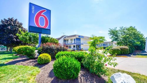 Windsor Locks Hotel | Motel 6-Windsor Locks, CT - Hartford
