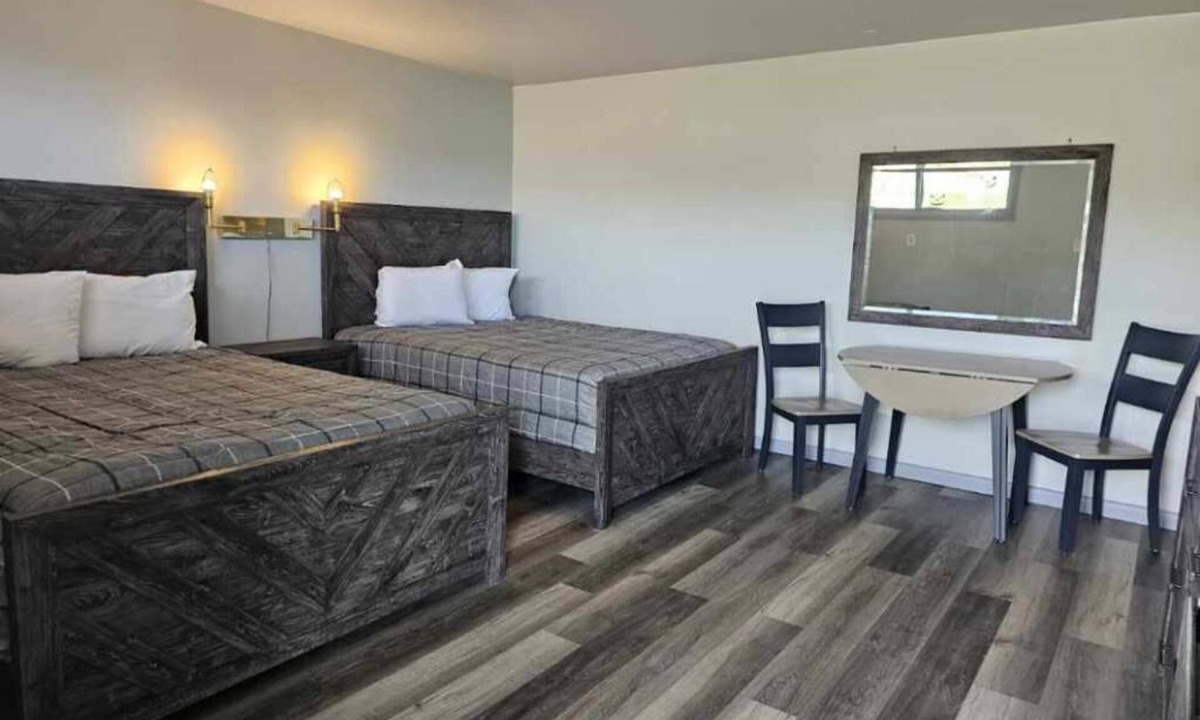 Dalton Hotel | Motel 81