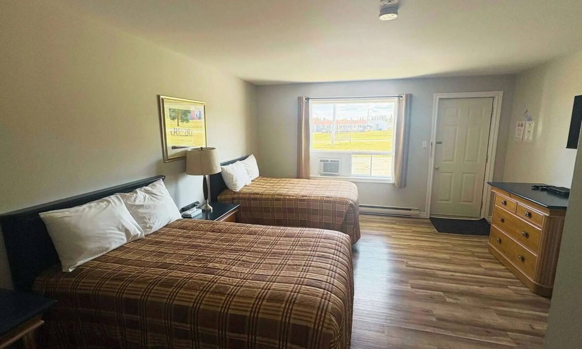 Petit-Rocher Hotel | Motel & Chalets l'Acadien sur mer