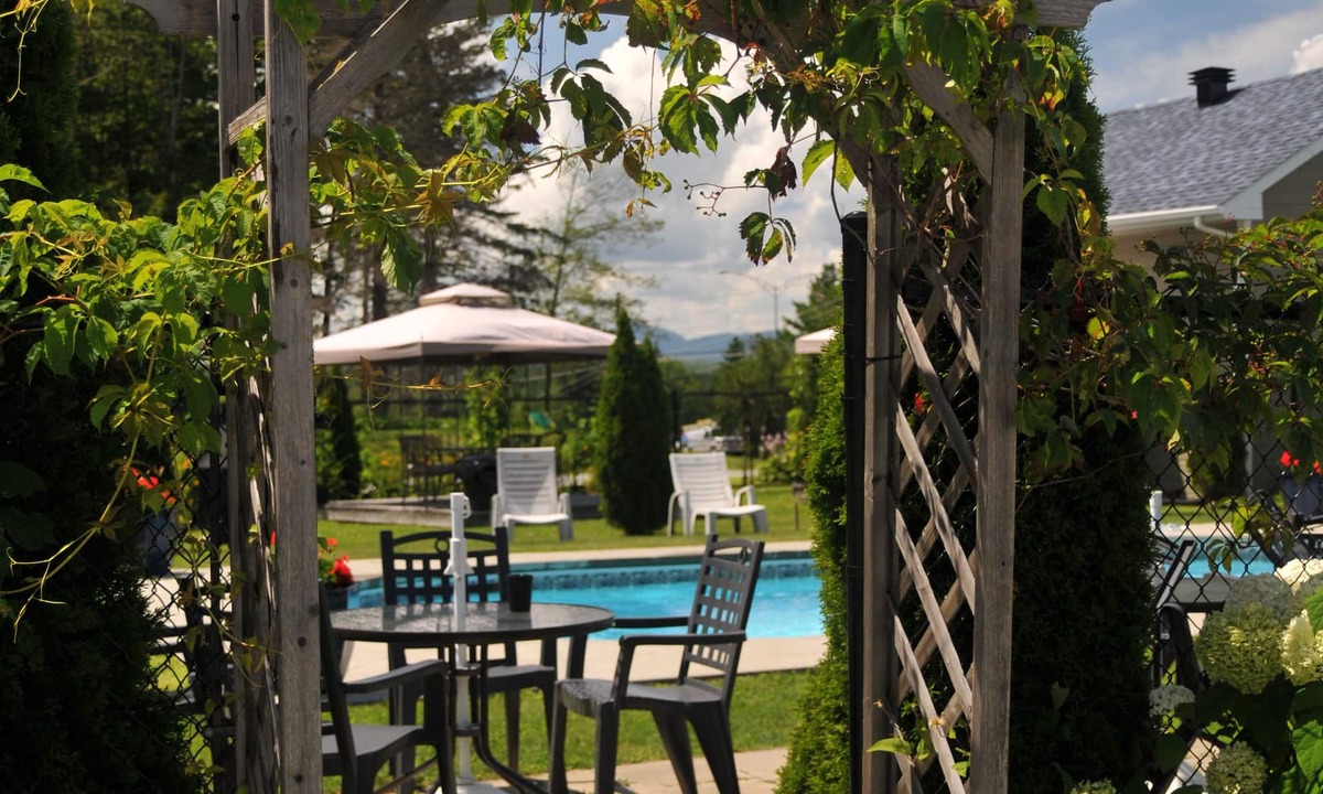 Sherbrooke Hotel | Motel des Cèdres