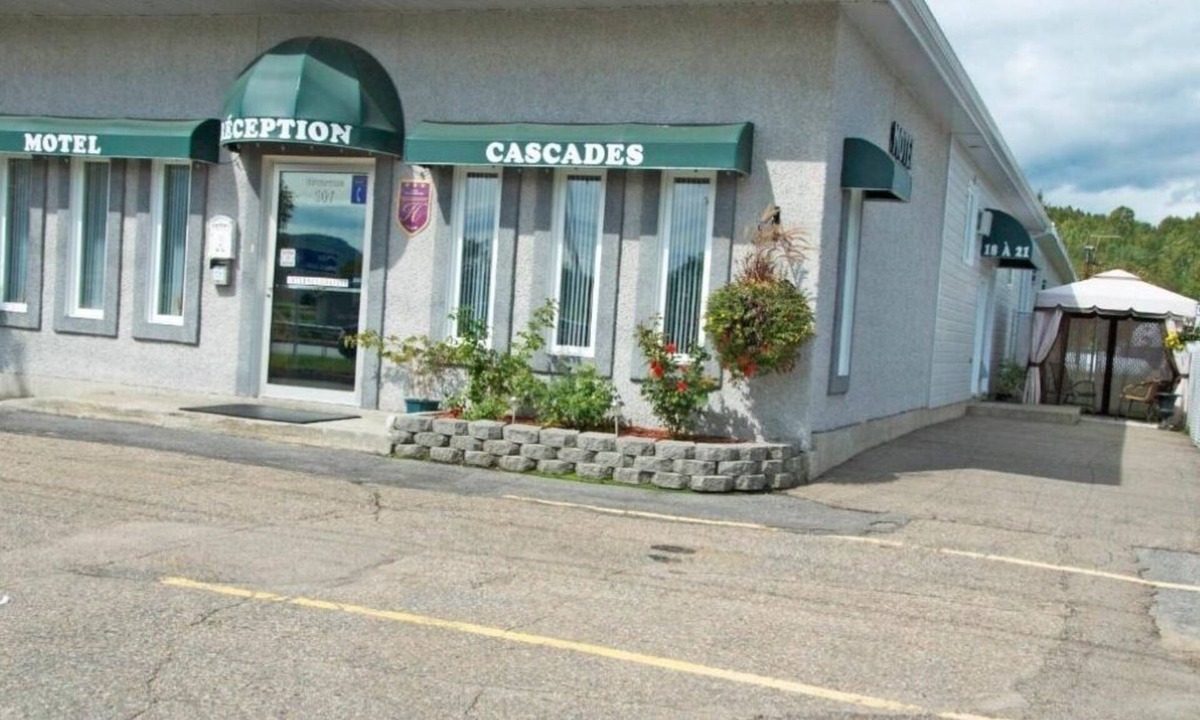 Baie-St-Paul Apartment | Motel Des Cascades :Standard Queen-Size Room