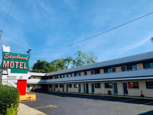 Wildwood Hotel | Motel Edgebrook Chicago North Shore By Oyo