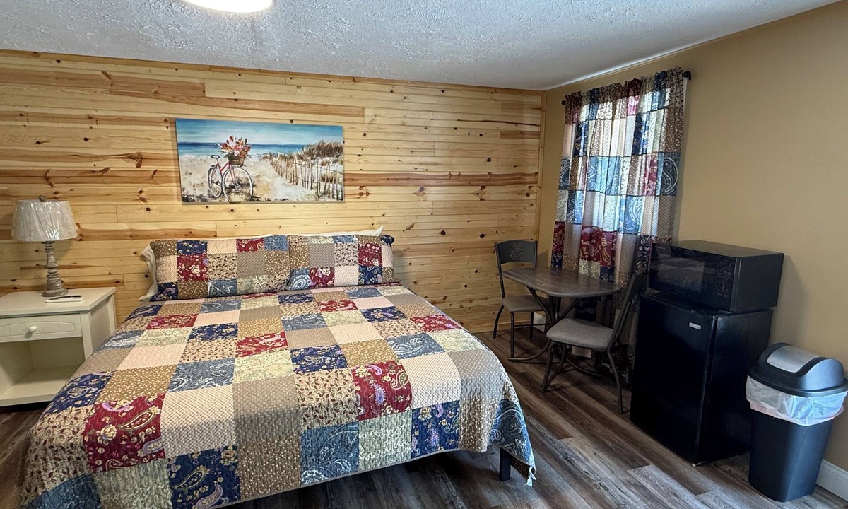 Gilbertsville Hotel | Motel @ Kentucky Lake. The bicycle room.
