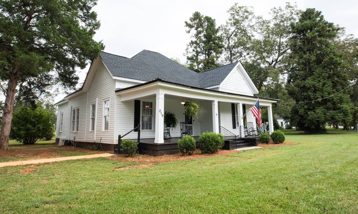 Plains House | Mother Allie's House - Childhood home of Rosalynn Carter/newly renovated/firepit