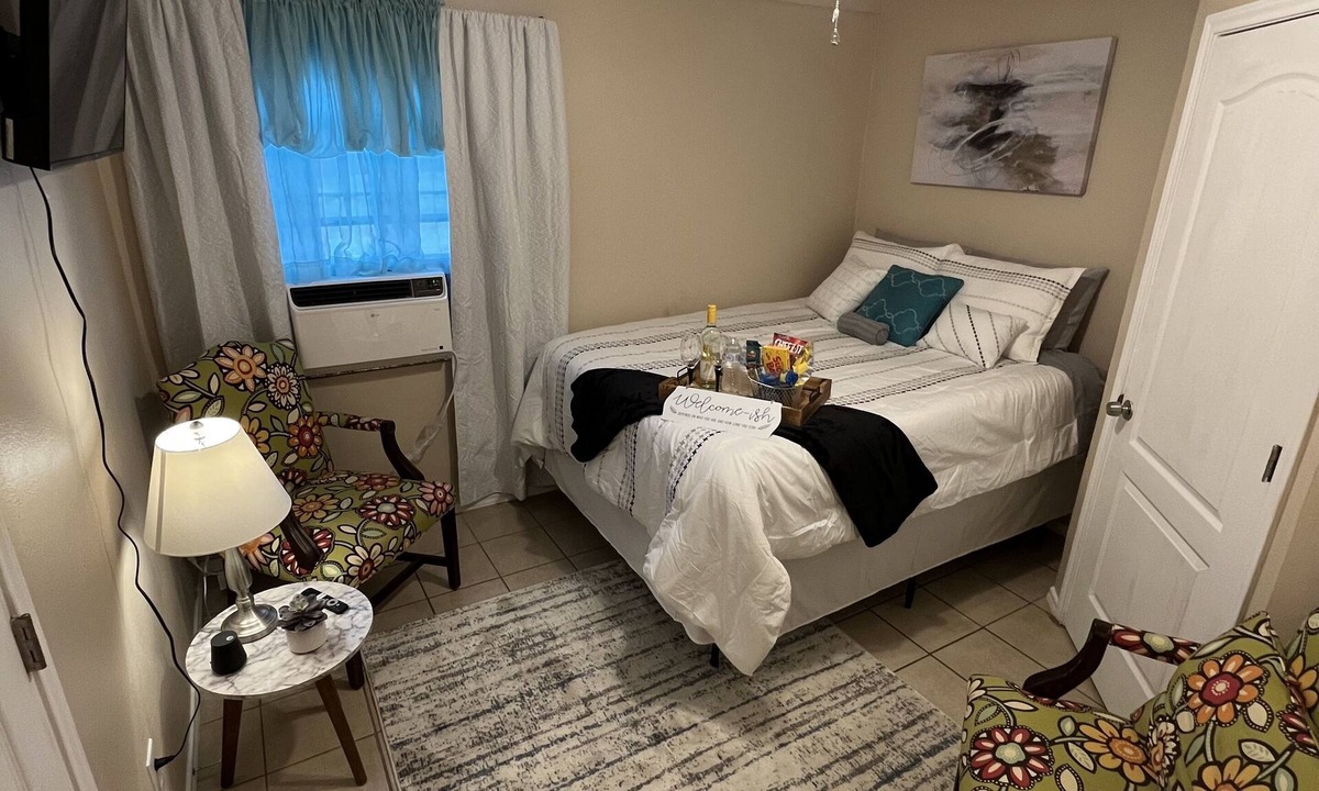 Donna Apartment | Mother’s Day weekend 1 BR Apartment