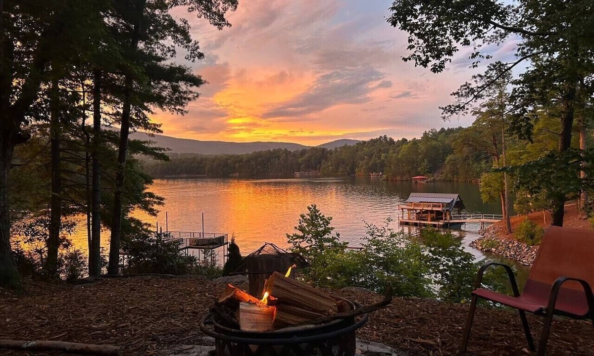 Forest Lake Heights House | MOTHER’S DAY WEEKEND SPECIAL: 10% OFF - Sunset Deck & Private Double-Decker Dock