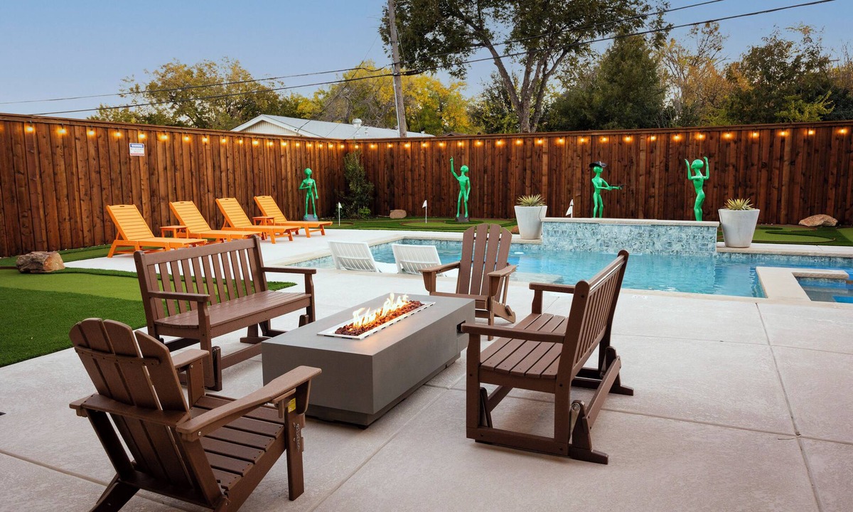 Arlington House | Mothership Arlington: Walk to World Cup: Pool Heated Spa Mini Golf Games & More