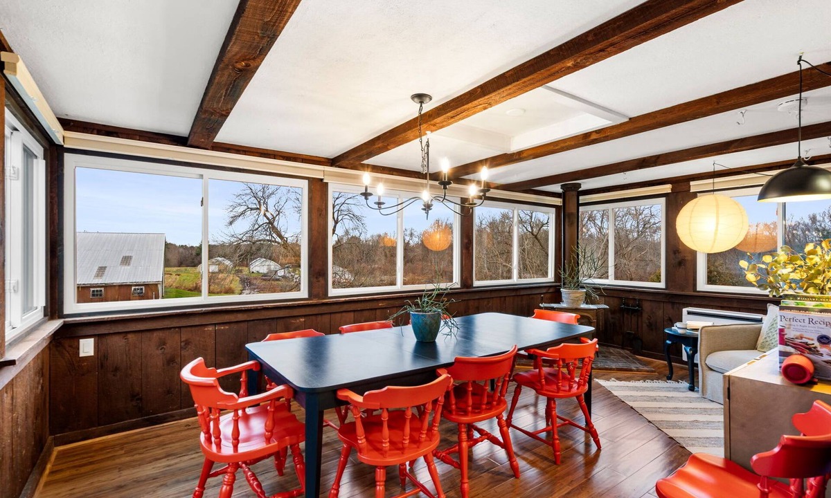 Newbury House | Mothertree Farmhouse | Pets | Fire Pit | Workspace