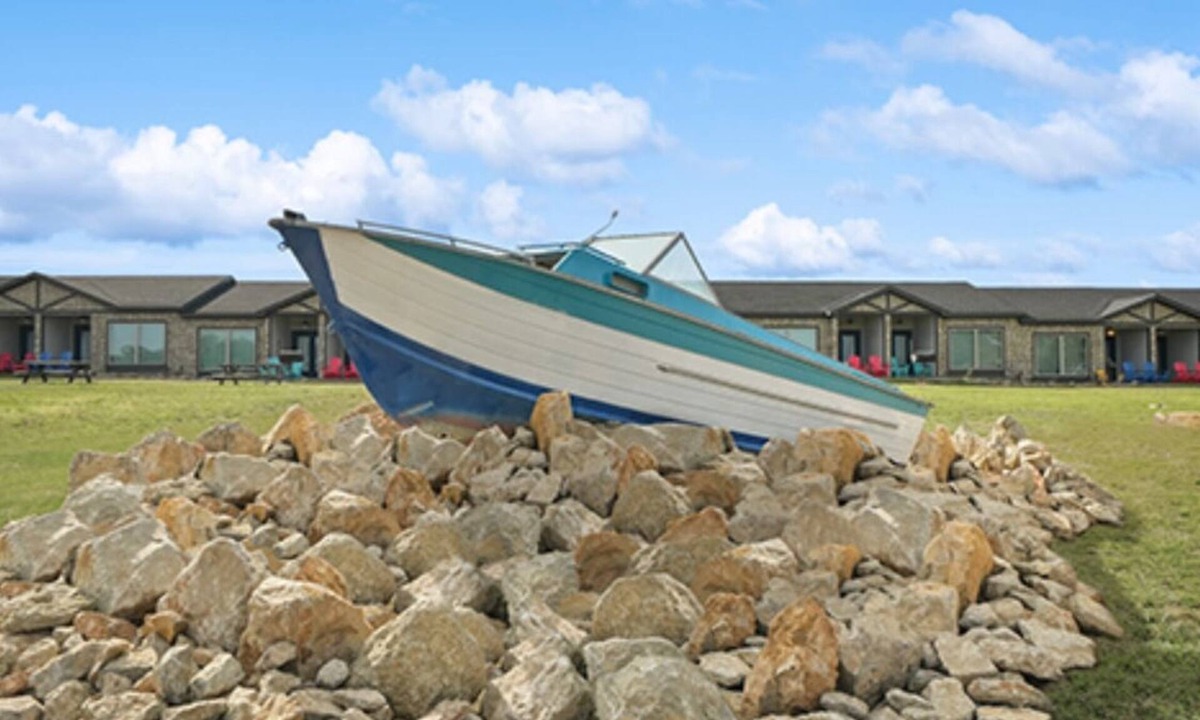 Graford Hotel | MotorBoat Inn Suite 11