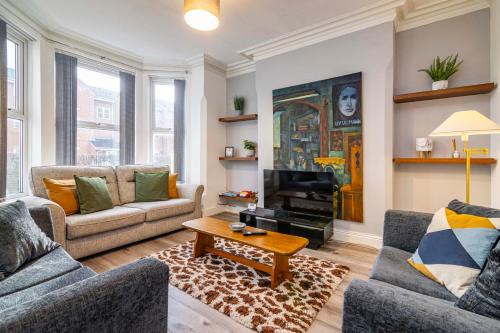 Sneinton House | Motorpoint Arena House - Sleeps 10