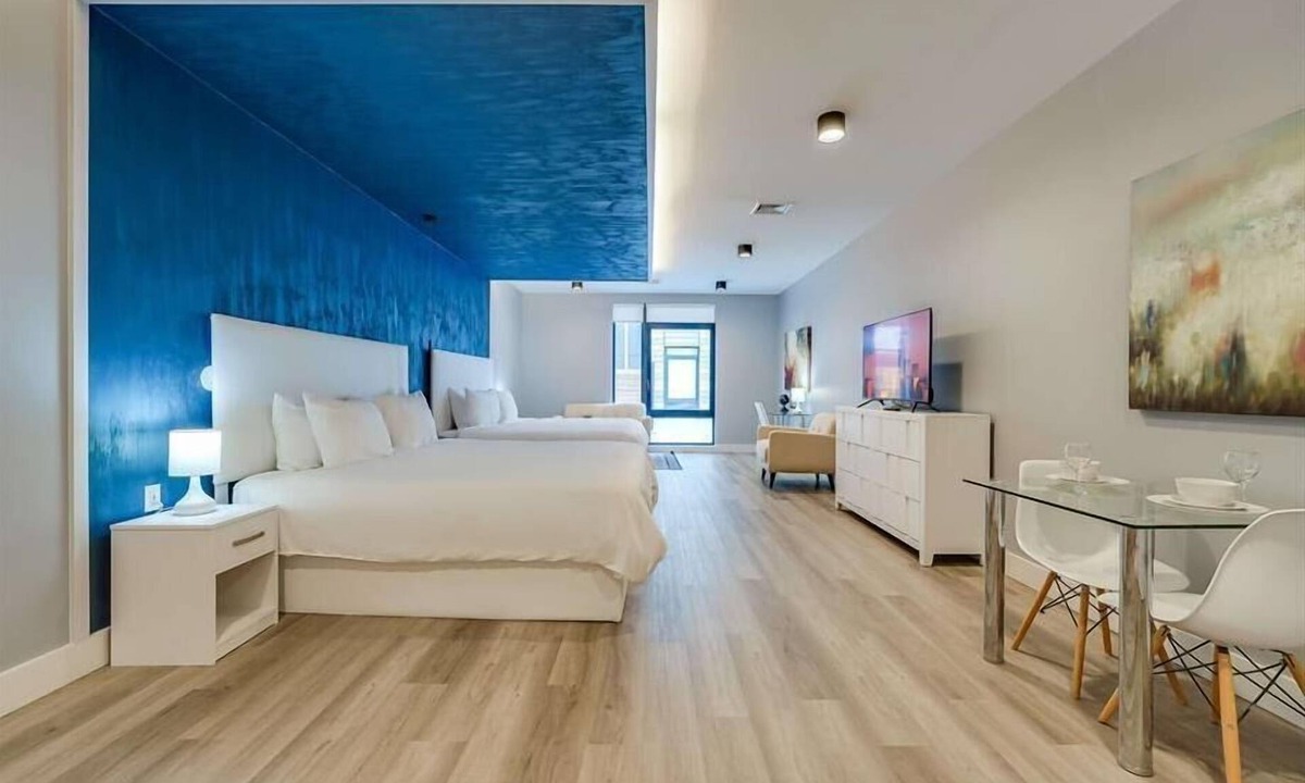 Port Morris Hotel | Mott Haven Studio 2K BR | Business Center + Lounge