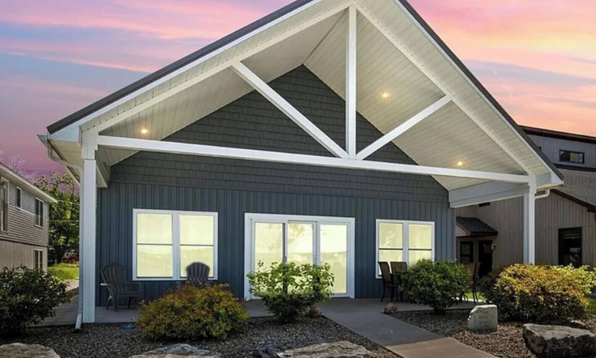 Lodi House | Mott's Lakefront Landing: Dog-Friendly Lakefront Escape on Seneca Lake!