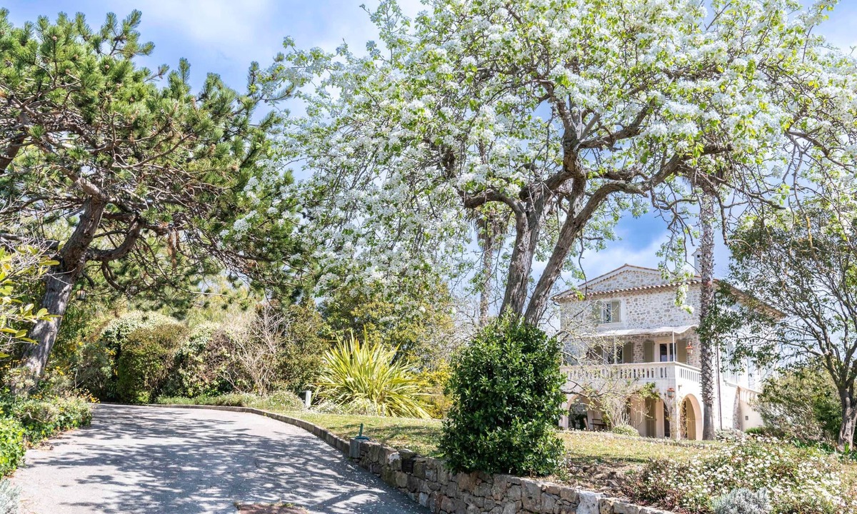 Mougins House | Mougins Villa | Pool & Garden near Cannes