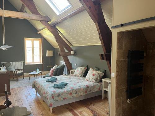 Saint-Symphorien-de-Marmagne Bed & Breakfast | Moulin de Maupoy
