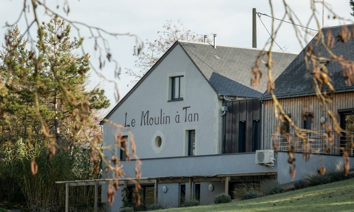 Sache House | Moulin a Tan