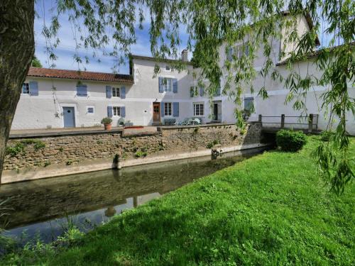 Sommieres-du-Clain House | Moulin De La Parenthèse