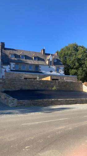 Plouneventer House | Moulin entier rénové