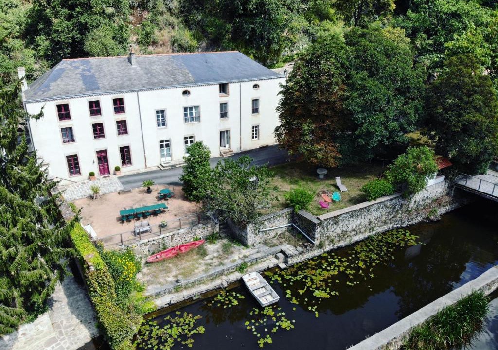 Mortagne-sur-Sevre Bed & Breakfast | Moulin Pont Vieux Chambres d'hôtes