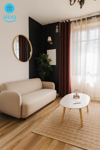 Persan House | Moulures d'Oise - Jacuzzi - Game room