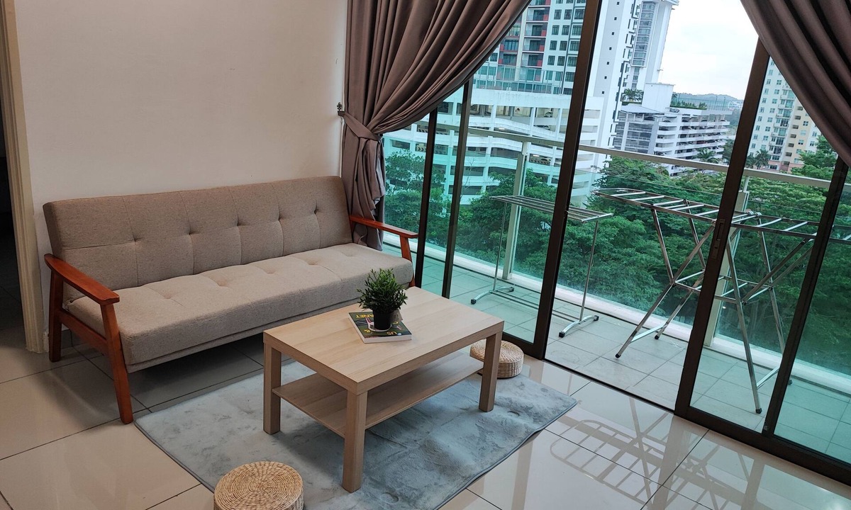 Taman Mount Austin Apartment | Mount Austin Lake View Comfy Staycation