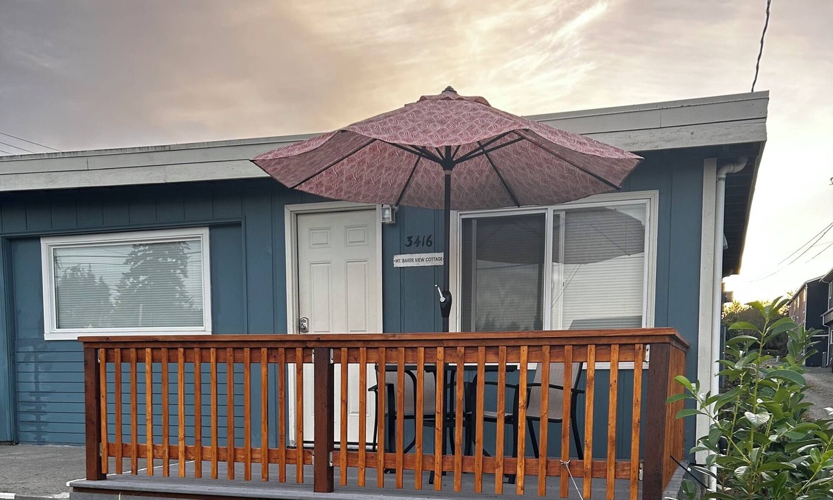 Anacortes Cottage | Mount Baker and water view.
