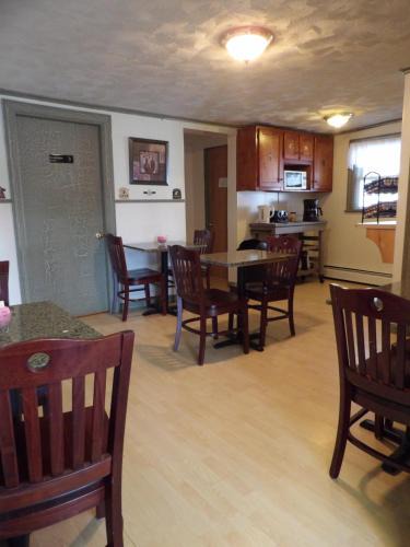 Farmington Hotel | Mount Blue Motel