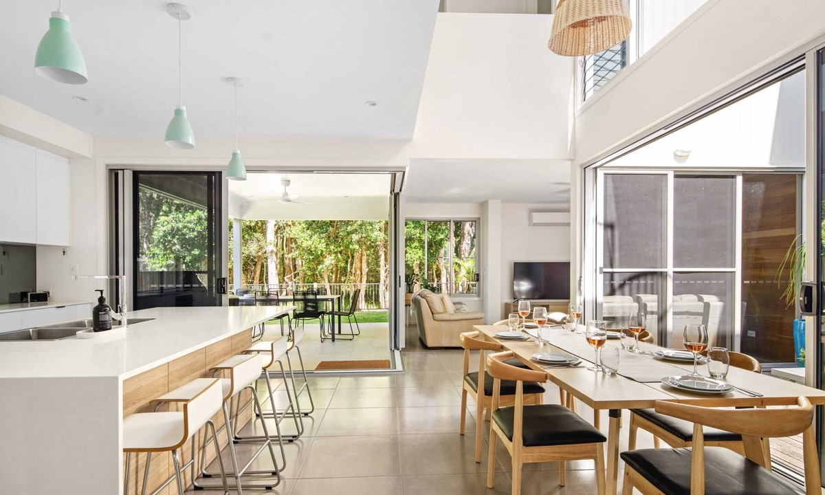 Mount Coolum House | Mount Coolum Beachfront Abode with Private Rooftop