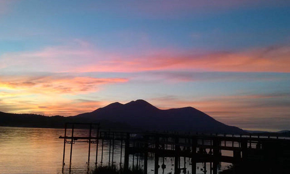 Clearlake Apartment | Mount Konocti view