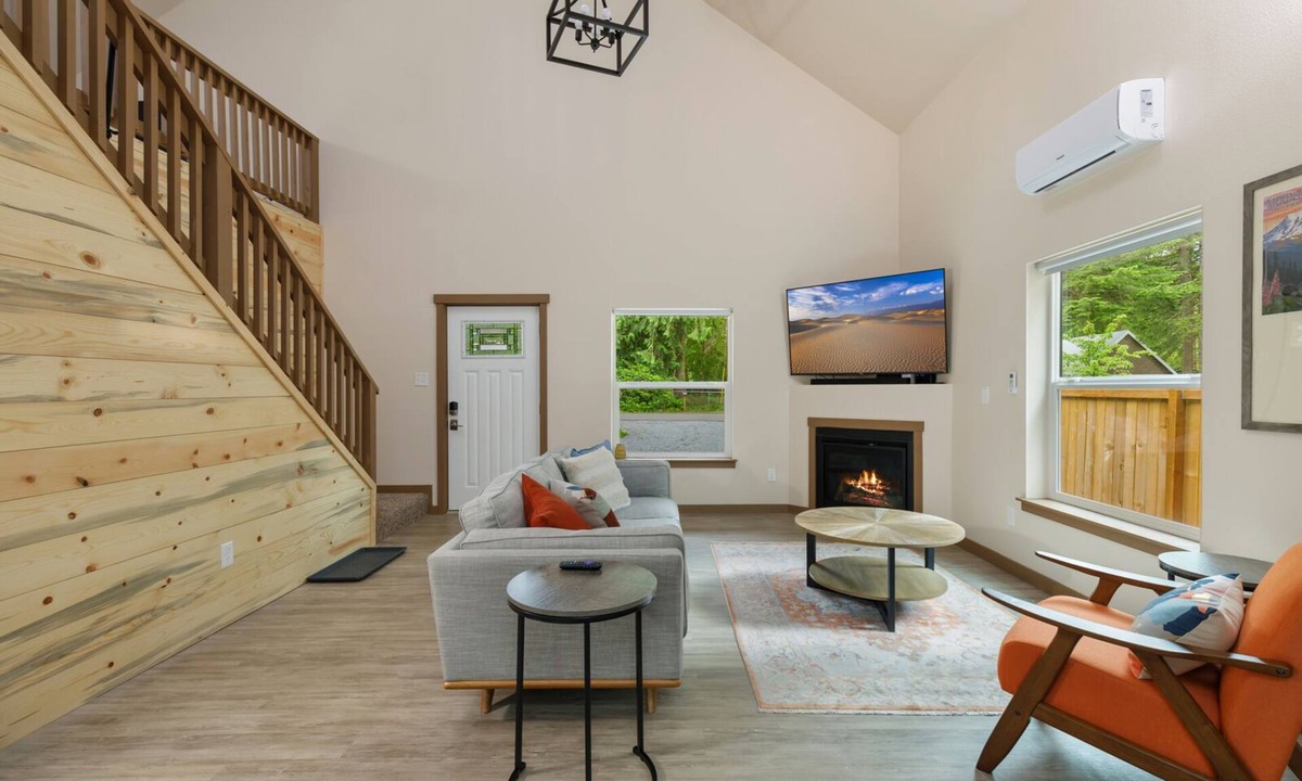 Paradise Estates Cabin | Mount Rainier 3 Bedroom Modern Cabin with Hot Tub