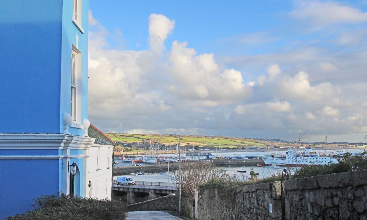 Chysauster Apartment | MOUNT VIEW, pet friendly, character holiday cottage in Penzance