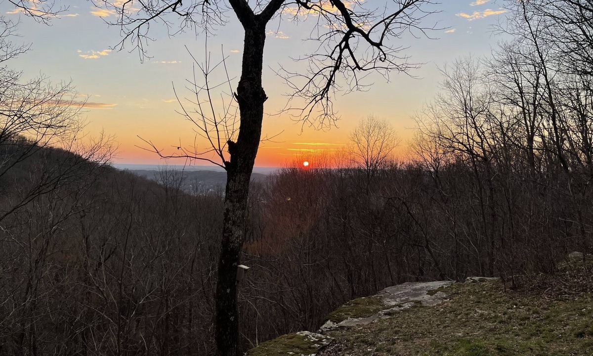 Fort Payne Cabin | Mountain brow get away! Private and quiet, perfect for a romantic get a way!