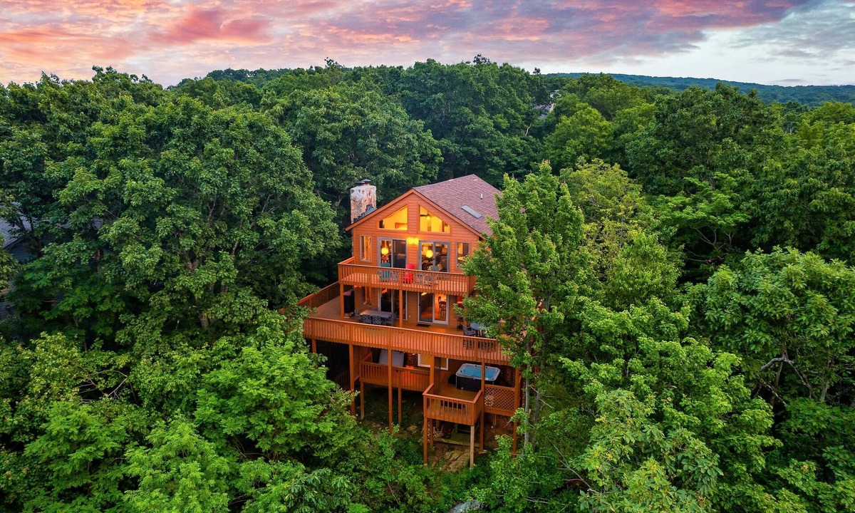 Nellysford Cabin | Mountain Cabin · Hot Tub · Pool Table · Ridge Views · Grill · Arcade · Hiking
