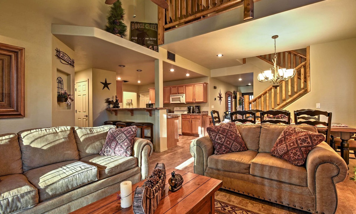 Pinetop Cottage | Mountain Cabin Retreat w/Game Room, Patio & Views