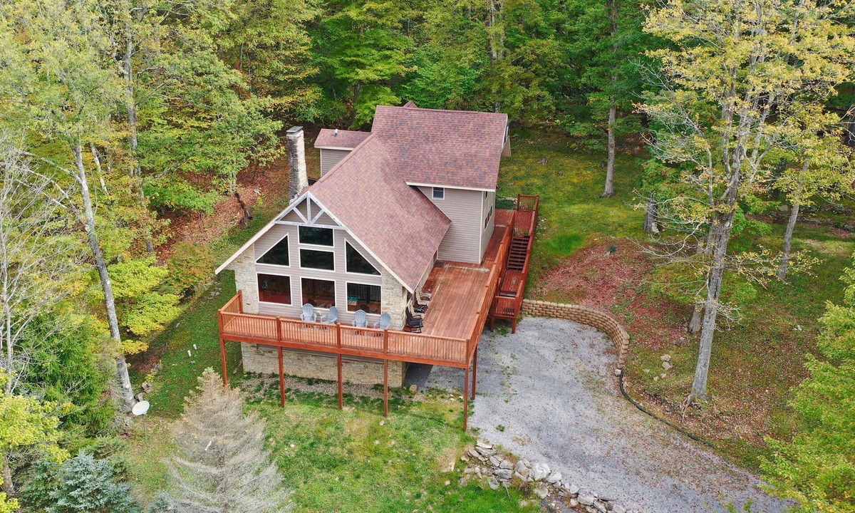 Terra Alta Cabin | Mountain cabin w/deck & lake access