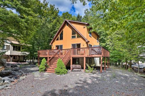 Lake Ariel House | Mountain Cabin w/Deck Near Year-Round Recreation!