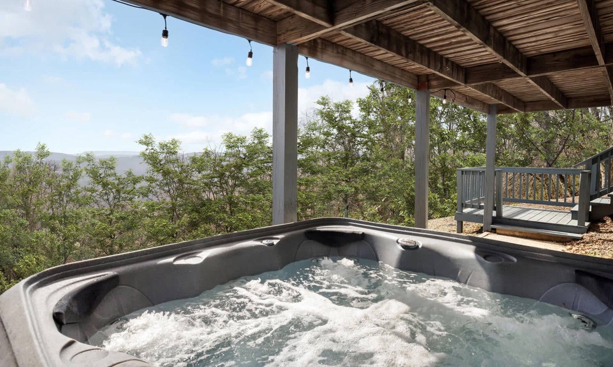 Romney Cabin | Mountain cabin w/hot tub & game room