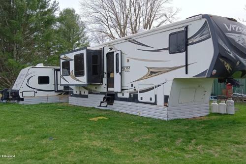 Pikeville Other | Mountain Camper at Howland's Hideout