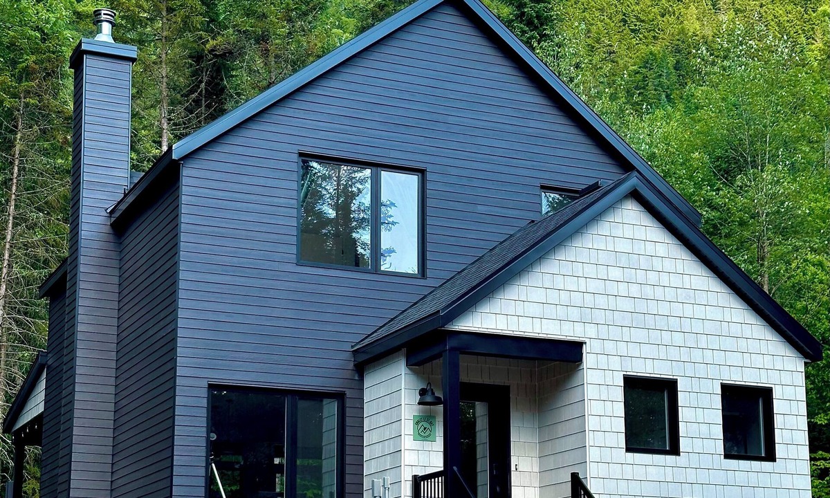 Saint-Raymond Ski Chalet | Mountain chalet with spa and sauna only 700m from Vallée-Bras-du-Nord!