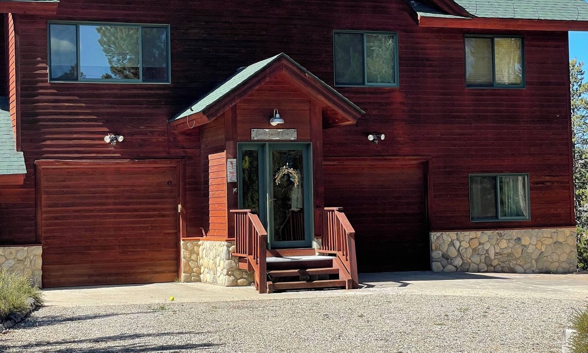 Granby Ski Chalet | Mountain Chalet in heart of Grand County, Hot Tub, Dogs welcome, Child Friendly