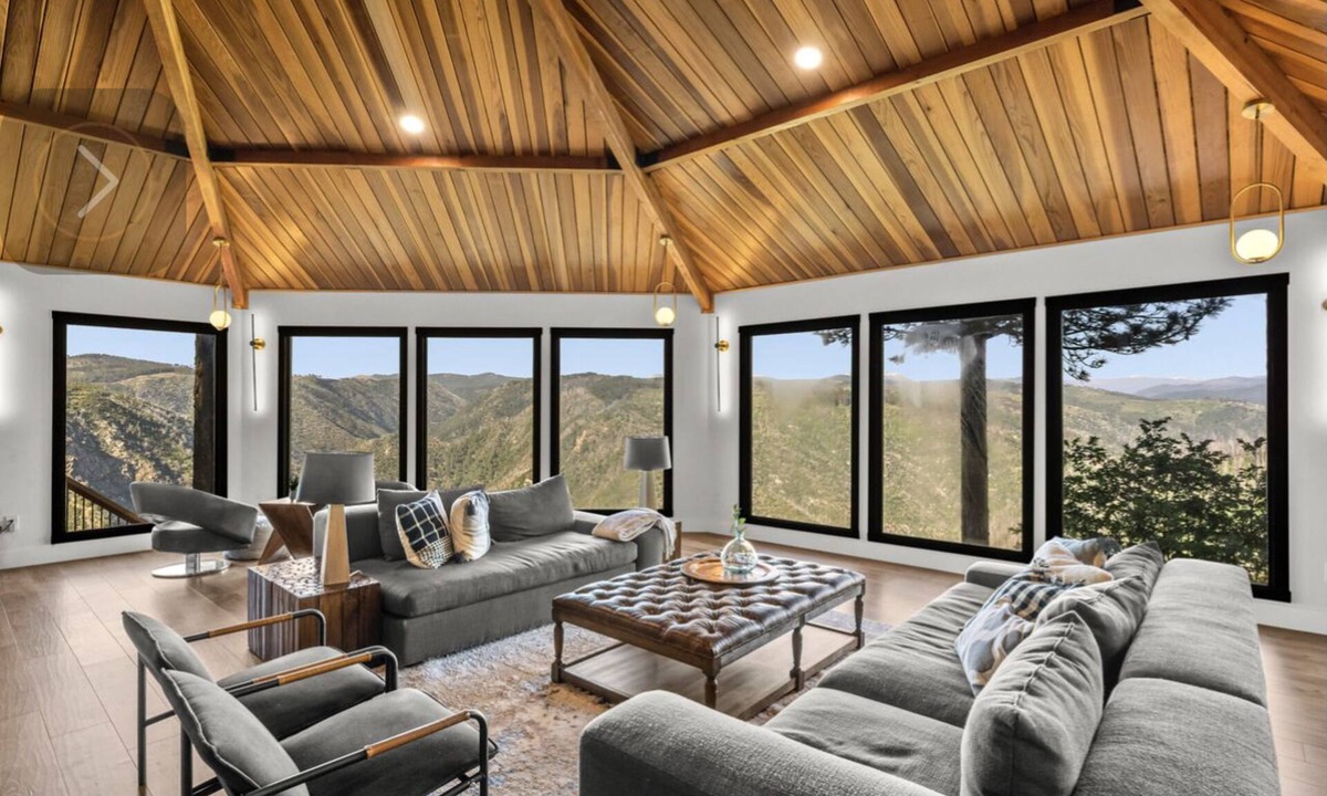Pollock Pines Ski Chalet | Mountain Chalet with tower, near the lake, hiking and wineries! Pet-friendly